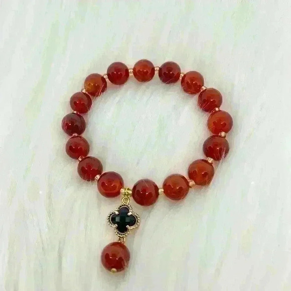 Natural Agate Four Leaf Clover Pendant Bracelet in Rust Red Orange - Picture 5 of 6